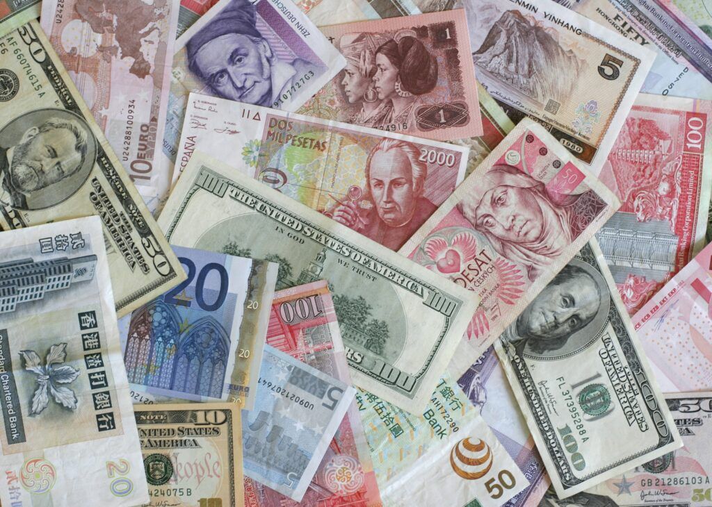 Exchange-Currency-at-Home-or-Abroad