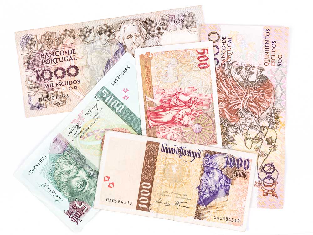Portugese escudos banknotes scattered