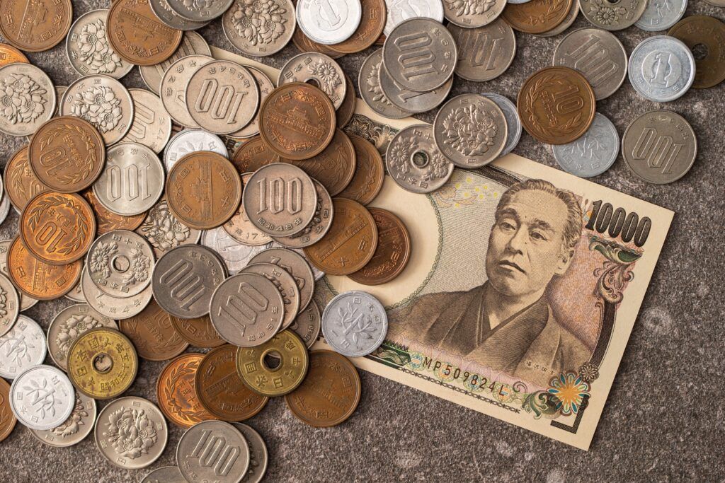 Japanese Yen coins and banknotes