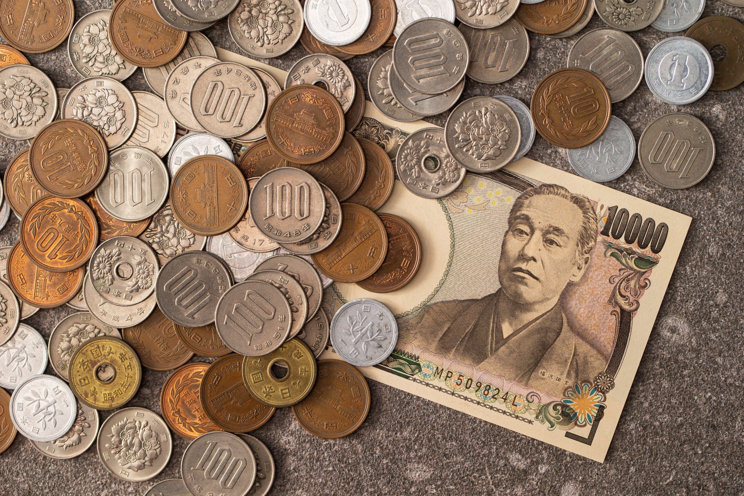 Japanese Yen coins and banknotes